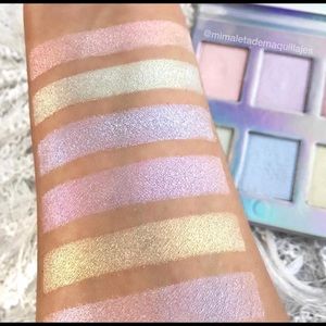 NEW! Holographic Highlighter palette & Brush Set